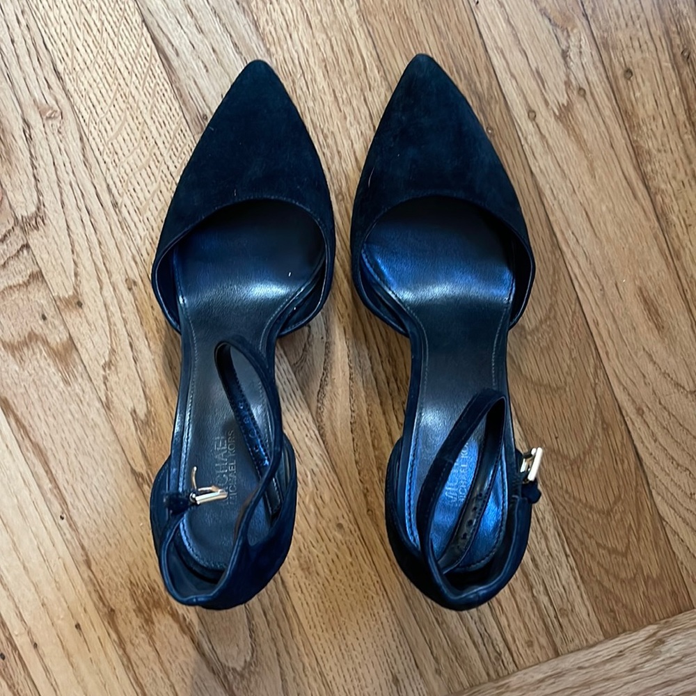 Michael Michael Kors suede Lisa pump 3.5 inch heel - women’s size 8M